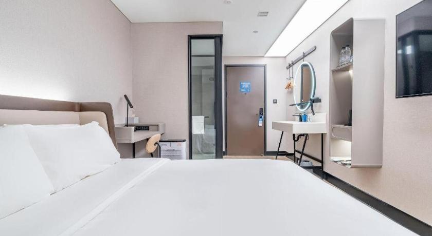 Hanting Hotel Beijing Wangfujing Exterior photo